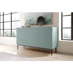 Komoda Nicole 150 cm trzydrzwiowa z ryflowanym frontem - szałwia / czarne nóżki - Limitowana oferta